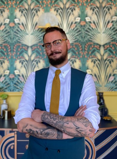 Tattooed Scottish humanist celebrant conducts wedding